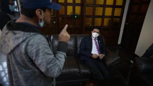 Ciudadanos enfrentan a Mynor Moto dentro de la CC (video)