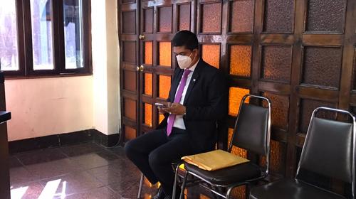 Por tercera ocasión, Mynor Moto regresa a la CC y exige asumir