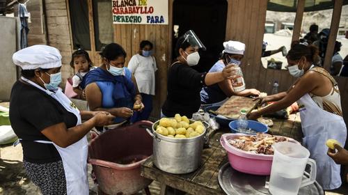 "La gente no tiene qu&eacute; comer": ollas comunes florecen en Per&uacute;