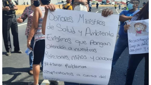 Protesta por incendio en basurero: "Necesitamos que apaguen esto"