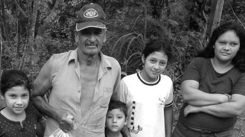 Multitudinario sepelio de familia asesinada en Chiquimula (video)