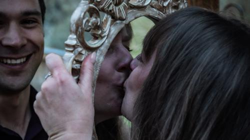 Mujer se casó con ella misma y su historia se vuelve viral 