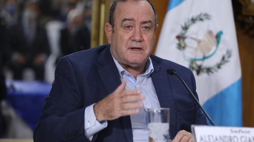 Giammattei acusa a opositores de "manchar todo" en el pa&iacute;s