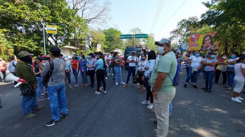 Manifestaci&oacute;n: Maestros bloquearon ruta hacia Retalhuleu
