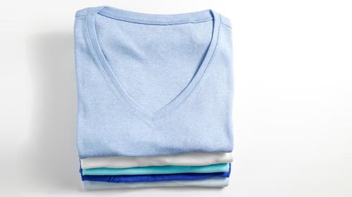 Médicos recomiendan qué ropa usar para ir a vacunarte