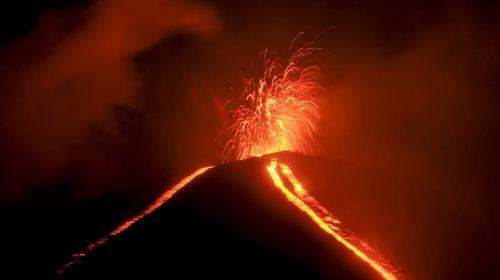 Reportan caída de ceniza por erupción del volcán Pacaya (video)