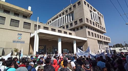 Codeca: Manifestantes piden renuncia de Consuelo Porras