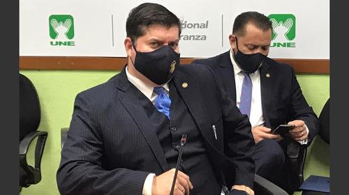 Renuncia secretario privado de Alejandro Giammattei 