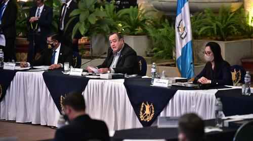 Giammattei quiere descentralizar proyectos rurales