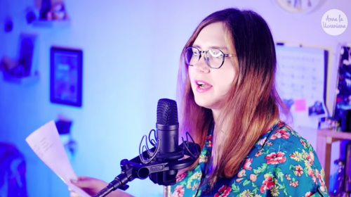 Anna la Ucraniana canta "Luna de Xelaj&uacute;" en su idioma