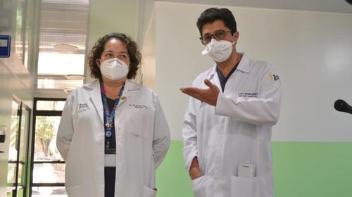 La primera doctora vacunada contra el Covid-19 en el Roosevelt