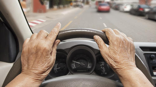 Francia: anciano manejaba a 191 km/h porque iba tarde a vacunarse