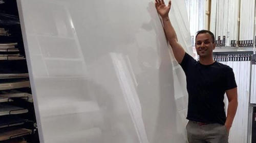 Artista Christian Escobar reacciona ante controversia por pintura