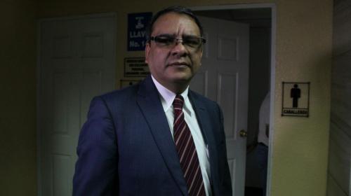 Exdiputado Selvin Garc&iacute;a llega a Tribunales y trata de evitar captura 