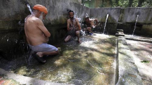 Ola de calor en la India provoca que calles se derritan
