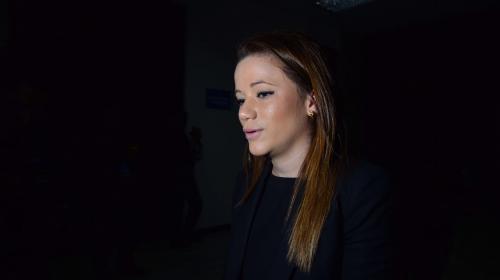 Tras declarar, Daniela Beltranena parece ajena a la audiencia