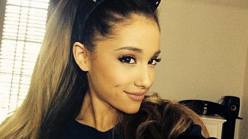 La accidentada y genial presentaci&oacute;n de Ariana Grande 