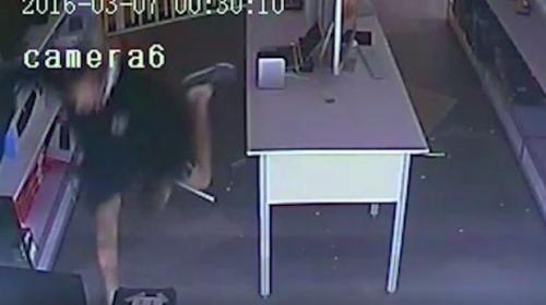 &iquest;Y el bot&iacute;n? Polic&iacute;a australiana difunde video de un torpe ladr&oacute;n