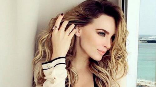 Video Viral: Belinda se golpea con una manzana en la cabeza