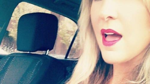 Mujer sedujo con selfies sin ropa a menor y abus&oacute; de &eacute;l en su veh&iacute;culo