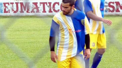 Futbolista muere en pleno partido al recibir manotazo de rival 