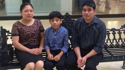 La historia del primer 502 que tramitó su DPI en EE.UU.