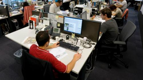 Científicos revelan que pasar tiempo sentado es tan malo como fumar