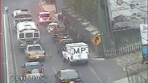 Macabro hallazgo en el interior de un taxi en la ruta Interamericana