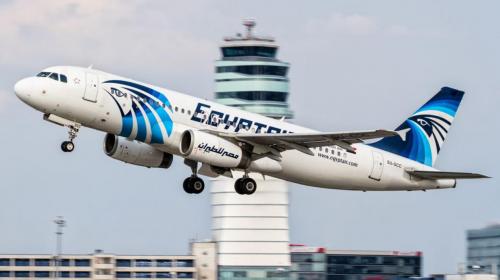 "Algo catastr&oacute;ficamente r&aacute;pido sucedi&oacute; a bordo del avi&oacute;n de EgyptAir"