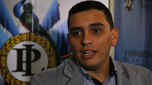 El chat entre diputados de FCN en que acuerdan presiones a Gobernador