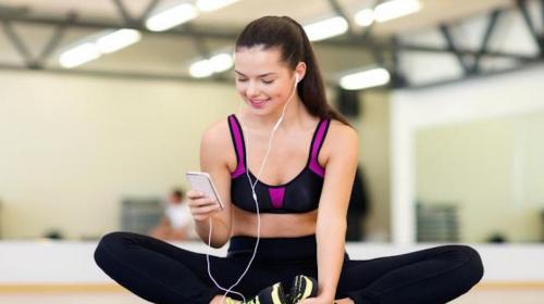 Conoce los peligros de usar el celular mientras te ejercitas