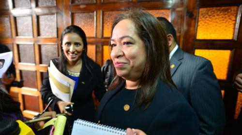 Crece rechazo por permanencia de Nora Segura en la Contraloría