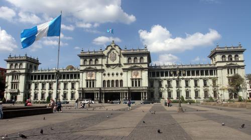 Jimmy no aumenta salarios a maestros ni a empleados del Ejecutivo