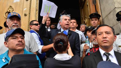 En día clave, Joviel sale con "sus" maestros en manifestación