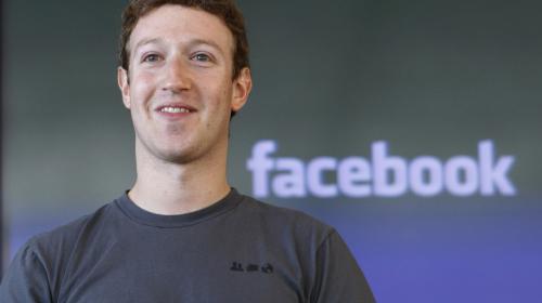 Mark Zuckerberg, acusado de fraude por un vecino