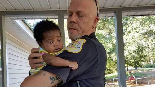 Una beb&eacute; cambi&oacute; para siempre la vida de un polic&iacute;a estadounidense