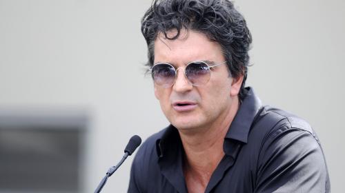 Ricardo Arjona env&iacute;a de vuelta la Orden del Quetzal