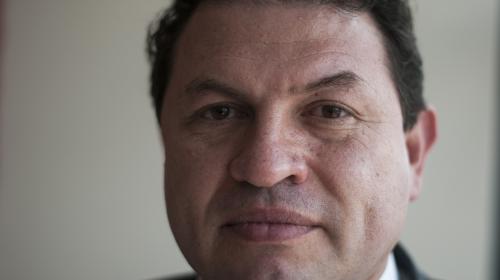 Él es el “Rey del Tenis” y este es su reino: las cortes del país