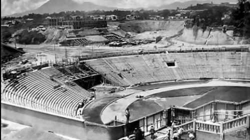 Con sátira, publicista recuerda noticias de antaño en Guatemala