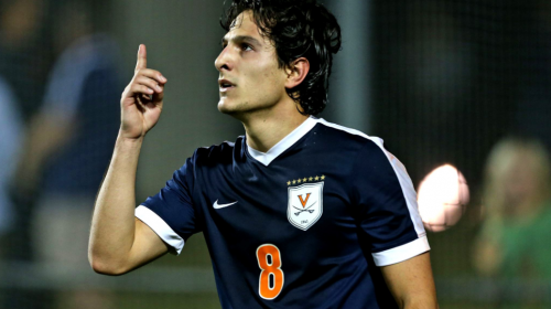 Joven guatemalteco compite por el mejor gol universitario en EE.UU.