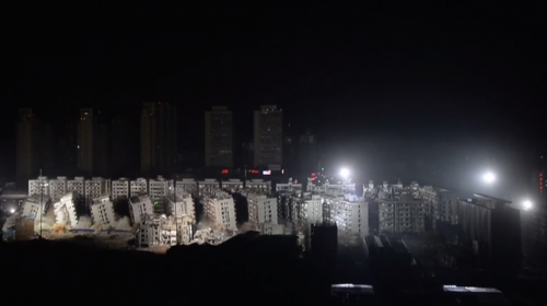 La demolici&oacute;n de 19 edificios sorprende por su sincron&iacute;a