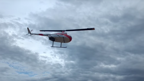 Un helic&oacute;ptero cae al agua y casi provoca una tragedia