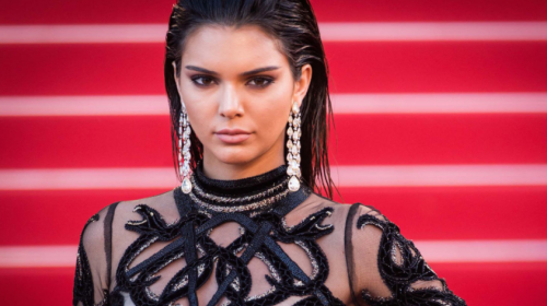&iexcl;Otra vez! Kendall Jenner posa con transparencias y enciende las redes