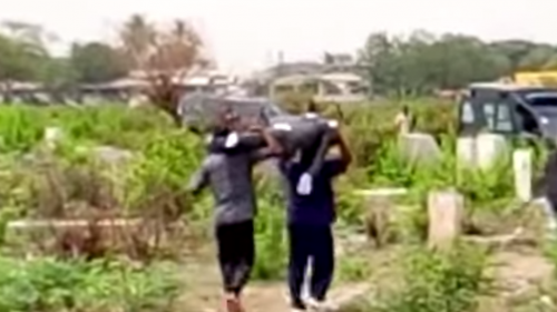 Para cobrar deuda, abren ata&uacute;d y se llevan un cad&aacute;ver durante entierro