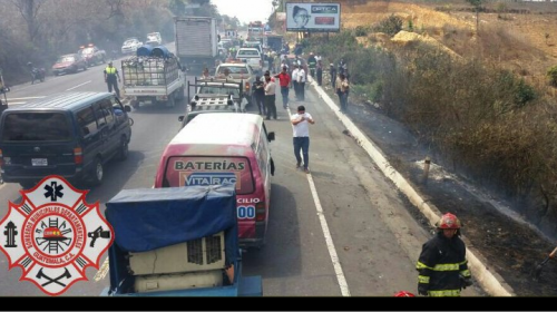 Humo en la ruta Interamericana provoca m&uacute;ltiple accidente en Sumpango