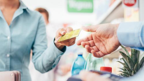 Conoce cinco razones esenciales para tener una tarjeta de cr&eacute;dito 