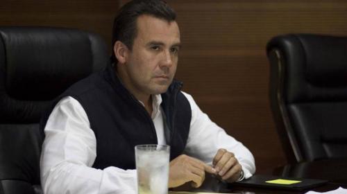 Sinibaldi se pronuncia por señalamientos, pero sigue prófugo