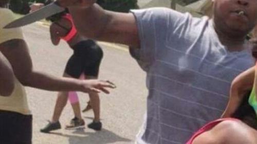 Captan en video, pelea masiva de adolescentes que dej&oacute; un muerto