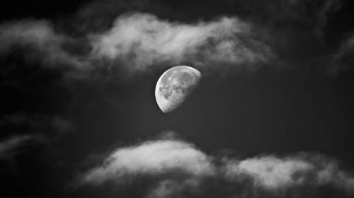 La "Luna Negra" llegar&aacute; este viernes entre supersticiones y asombro