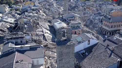 Decenas de heridos, devastaci&oacute;n y miedo por terremoto en Italia
